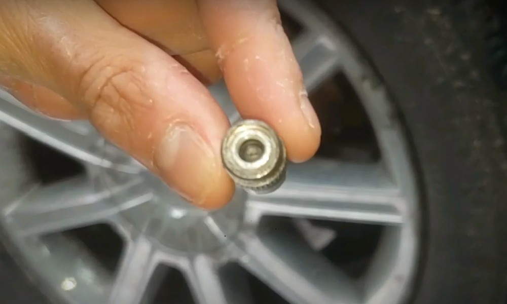 How to Put Air in Tire with Broken Valve Stem | broken valve stem | put air in a tire | how to put air in a tire