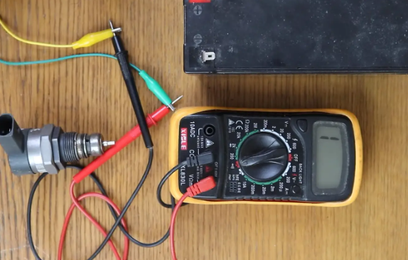 How to Test a Fuel Pressure Sensor with a Multimeter